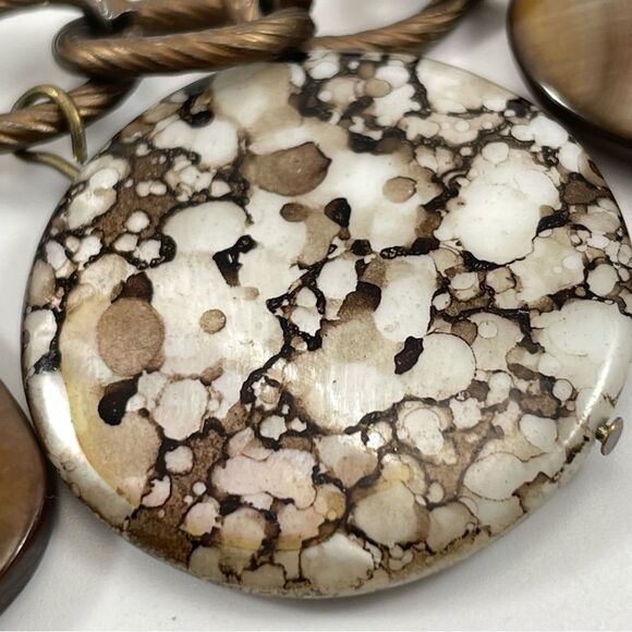 Stunning Unsigned Gold Tone Twist Chain Mother Of Pearl Pendants Necklace - Picture 7 of 9